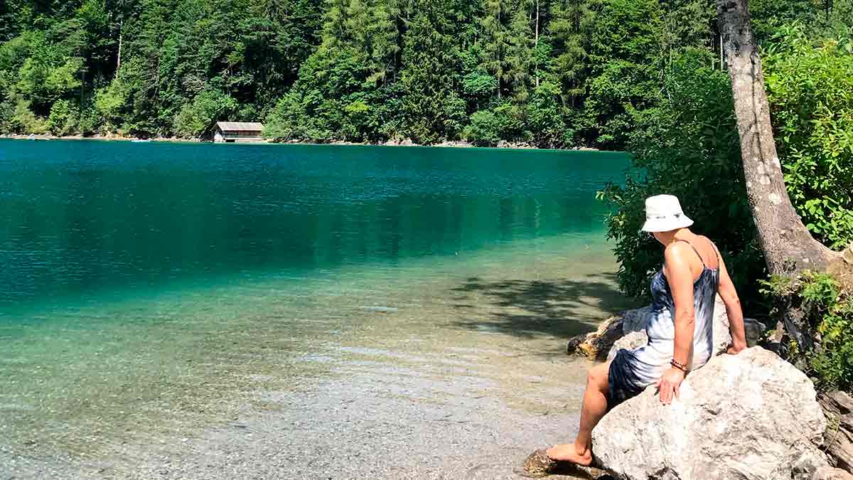 A cor impressionante da água do Alpsee